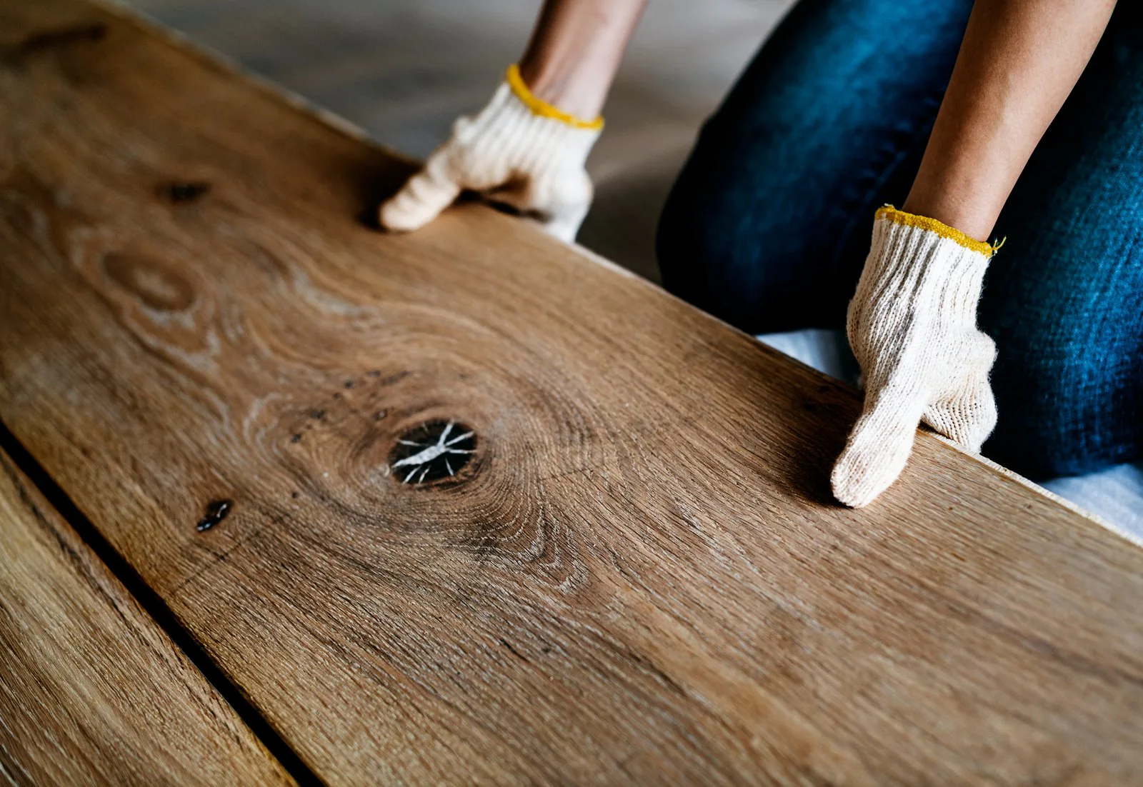 Bodenleger verlegt Holzboden fachgerecht – Laminatverlegung in Stuttgart