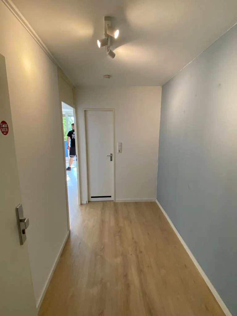 Verlegter Parkettboden im Wohnraum