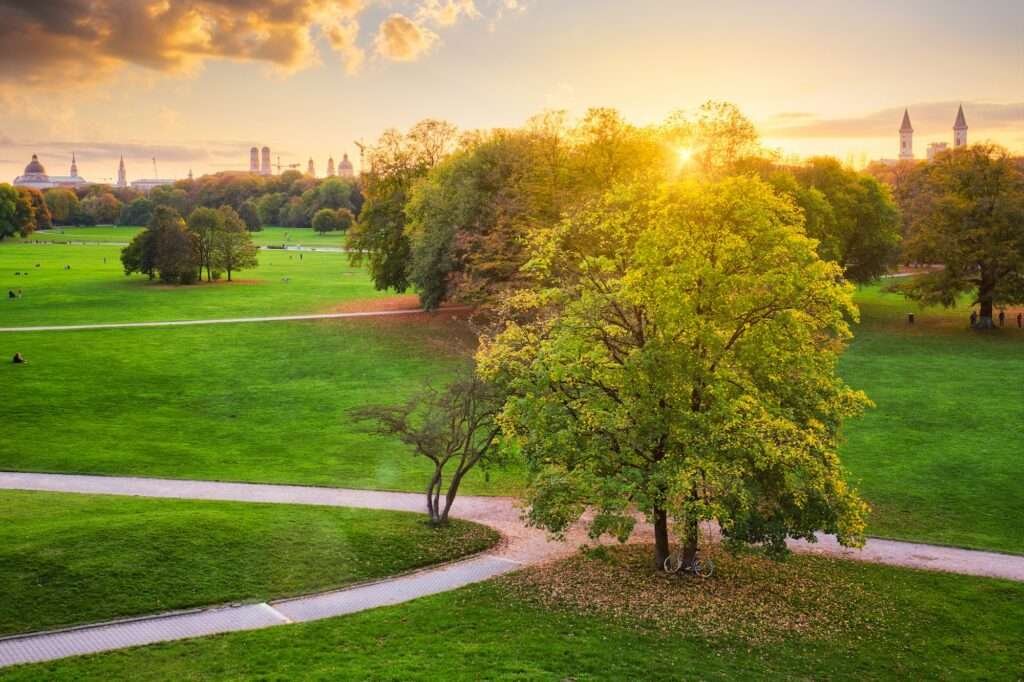 Goldener Herbst Oktober im berühmten Entspannungsort.